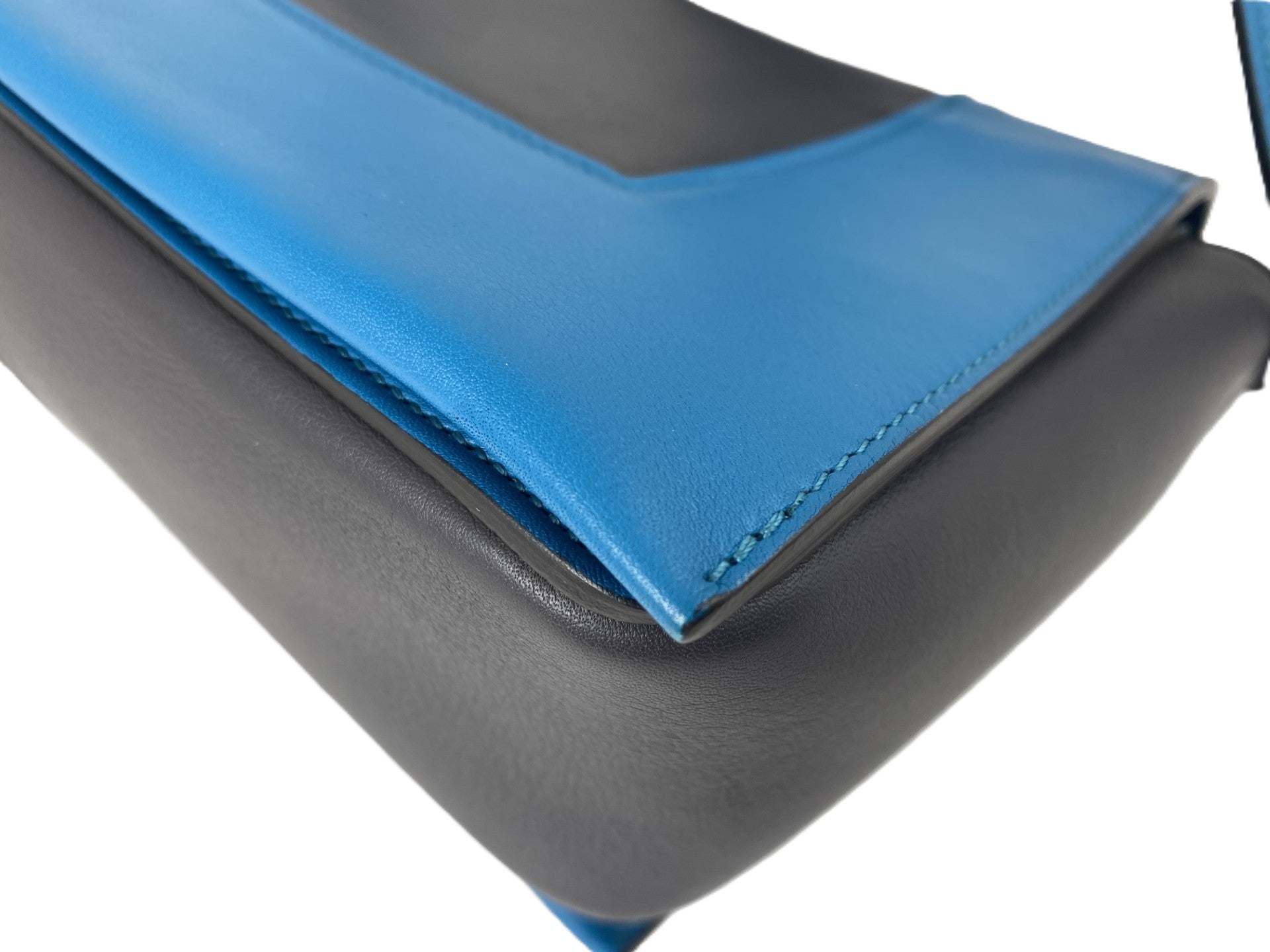 ミディアムショルダーバッグ