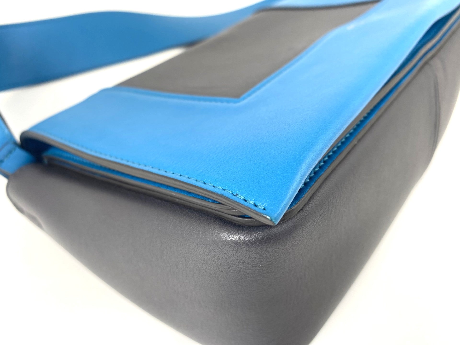 ミディアムショルダーバッグ